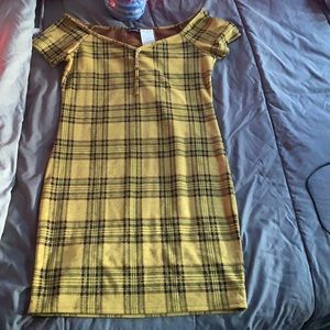 Short black and yellow dress. New with a tag.